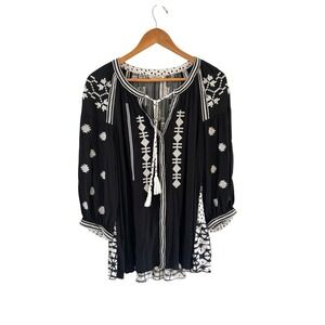 John Mark Embroidered Tunic Top Womens Size 1X Black White Boho Tassel